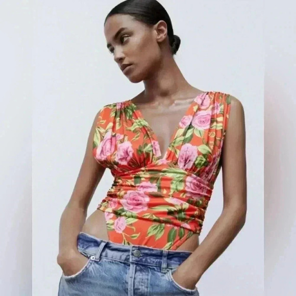 NWT ZARA floral deep plunge v neck drop short sleeve body suit - Picture 1 of 8